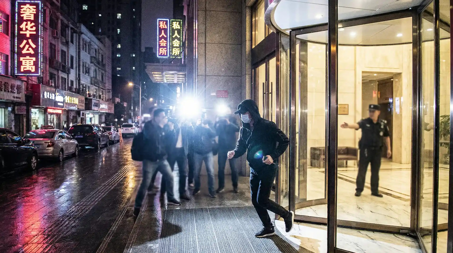 吃瓜视频官网-全网热搜|吃瓜聚集地|实时爆料|吃瓜视频平台 - 明星被记者围堵闪光灯下